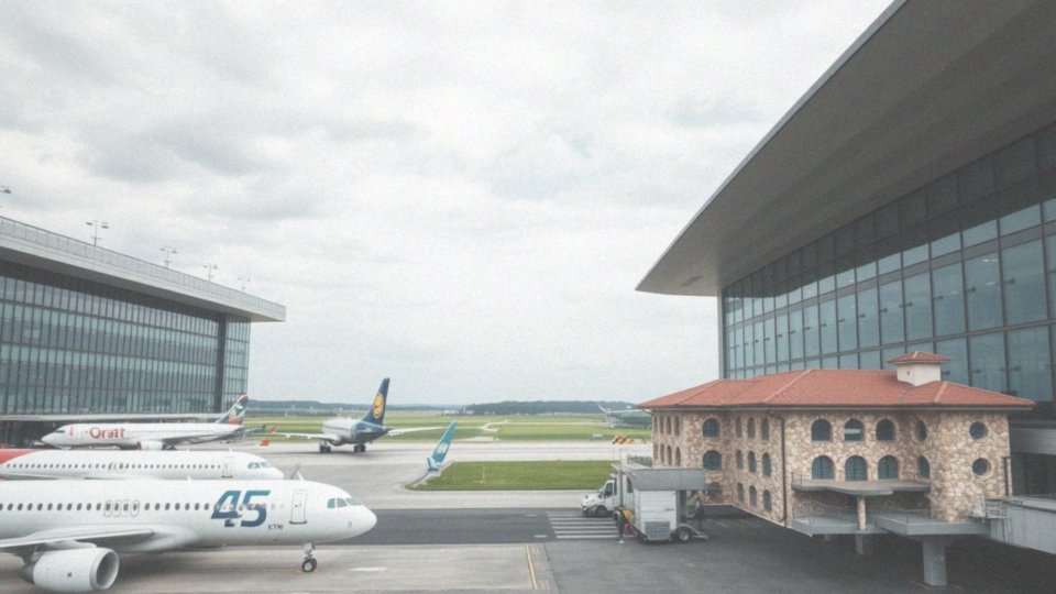 Co powinieneś wiedzieć o lotnisku Katowice i lotnisku Alghero?